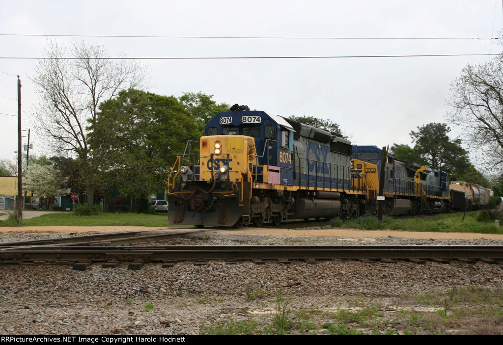 CSX 8074 leads a train northbound towards Hamlet on the Andrews Sub